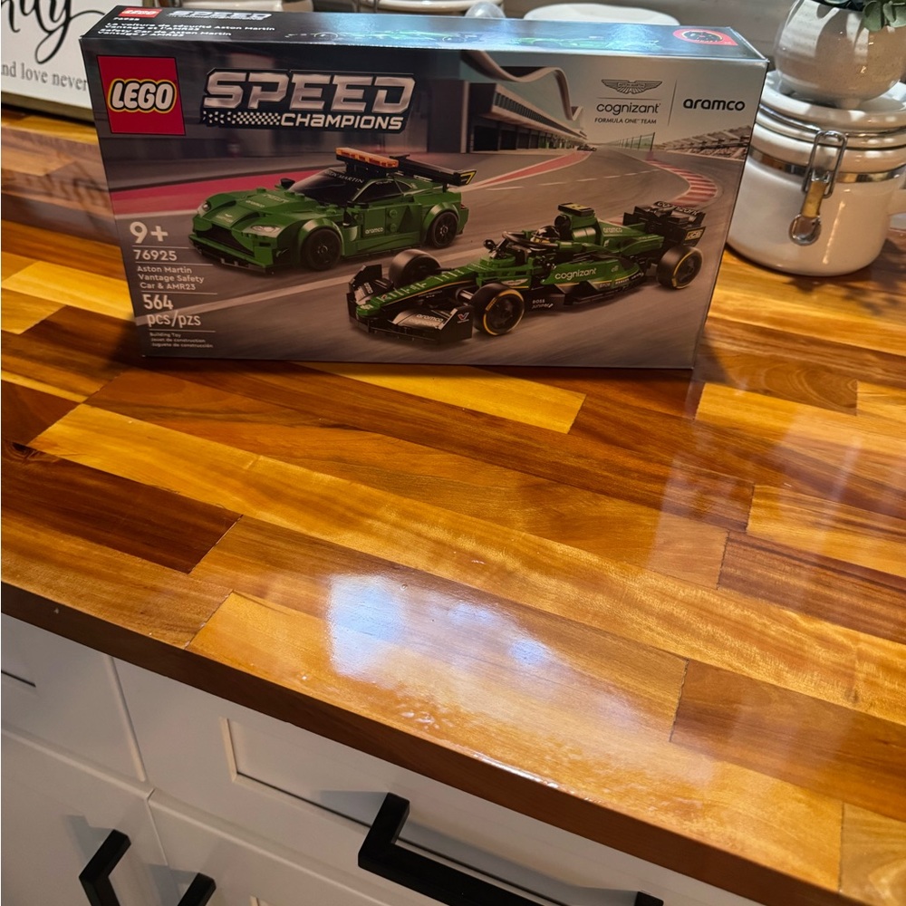 LEGO Speed Champions Aston Martin Vantage Safety Car & AMR23